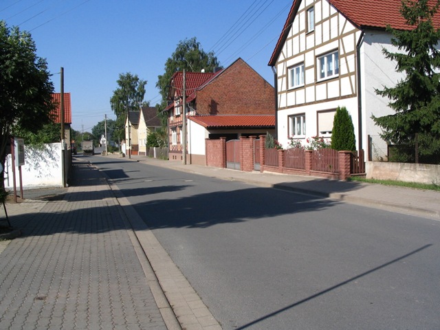 Das ist die Dorfstraße in Growerther